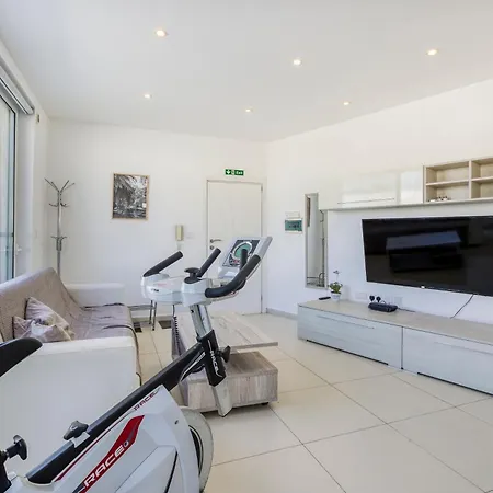 Lovely Penthouse With Private Bbq & Wifi In By 360 Estates Gzira