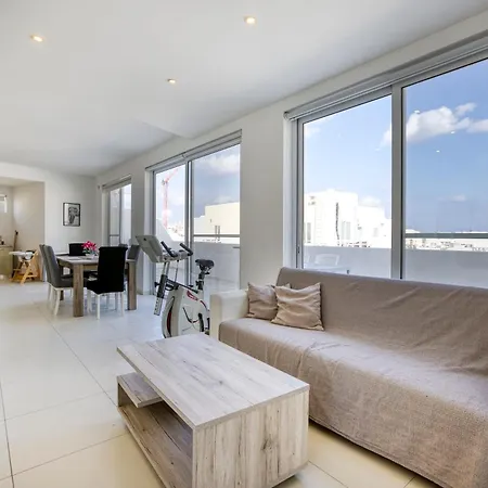 Daire Lovely Penthouse With Private Bbq & Wifi In By 360 Estates Gzira