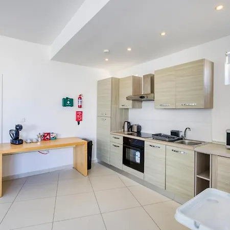 Daire Lovely Penthouse With Private Bbq & Wifi In By 360 Estates Gzira